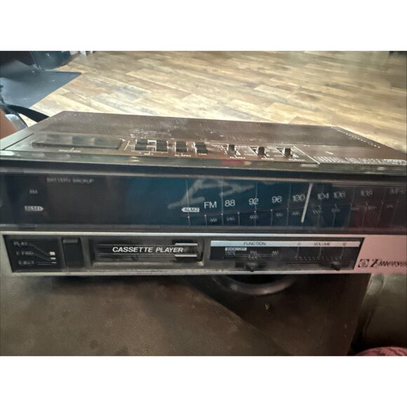 Vintage Emerson AM/FM Cassette Alarm Clock Radio Model No. RC5806 Retro - Picture 1 of 3